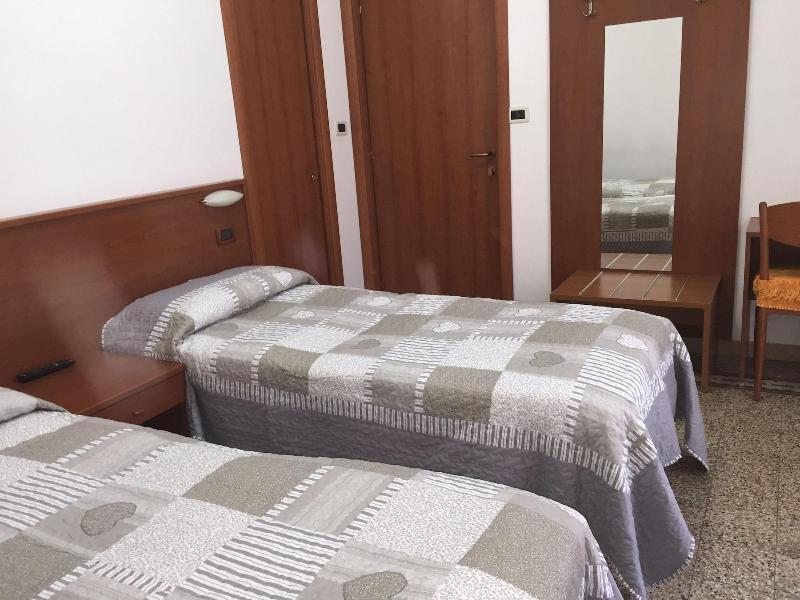 Hotel Lora Rda Luxury Бордихера Екстериор снимка