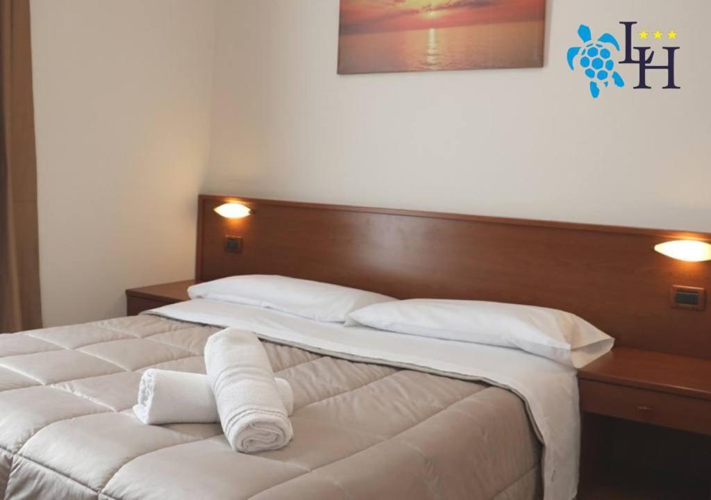 Hotel Lora Rda Luxury Бордихера Екстериор снимка