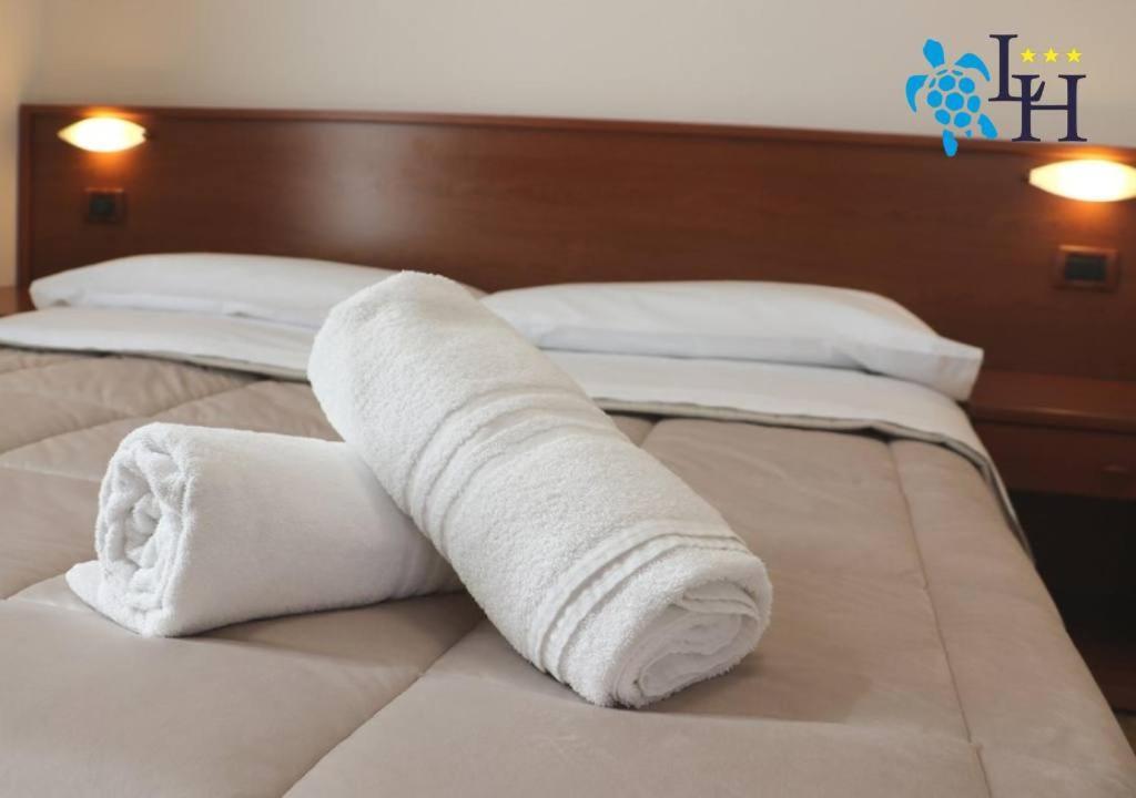 Hotel Lora Rda Luxury Бордихера Екстериор снимка