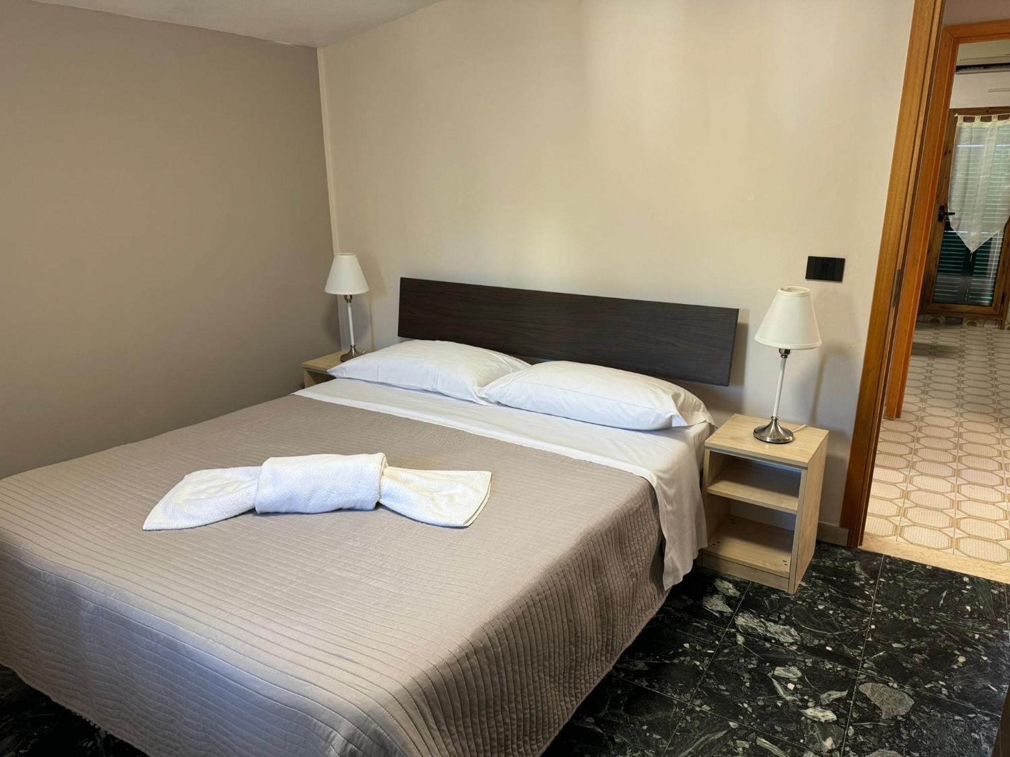 Hotel Lora Rda Luxury Бордихера Екстериор снимка