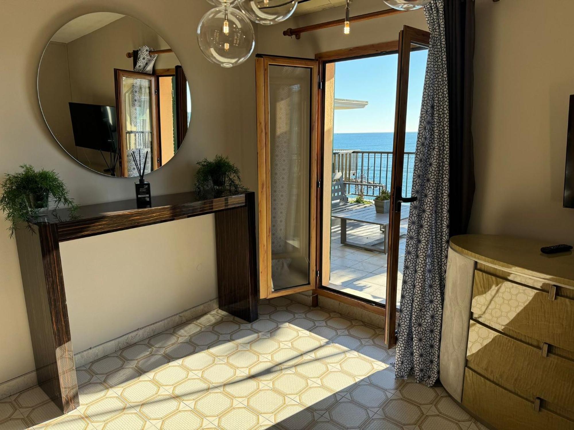 Hotel Lora Rda Luxury Бордихера Екстериор снимка