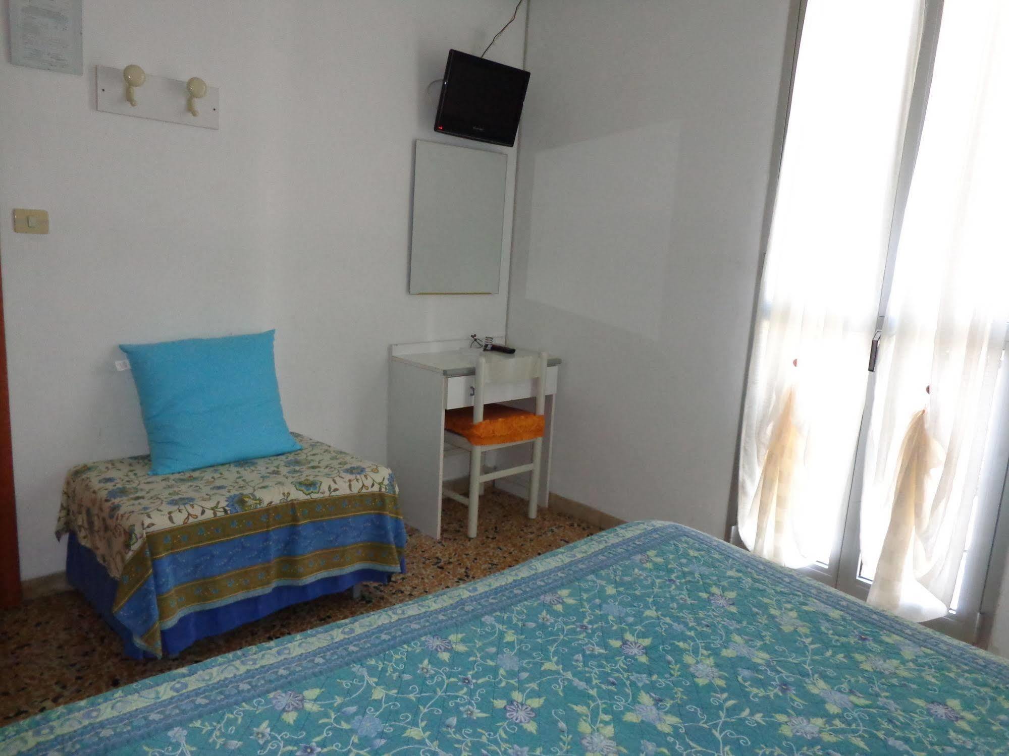 Hotel Lora Rda Luxury Бордихера Екстериор снимка