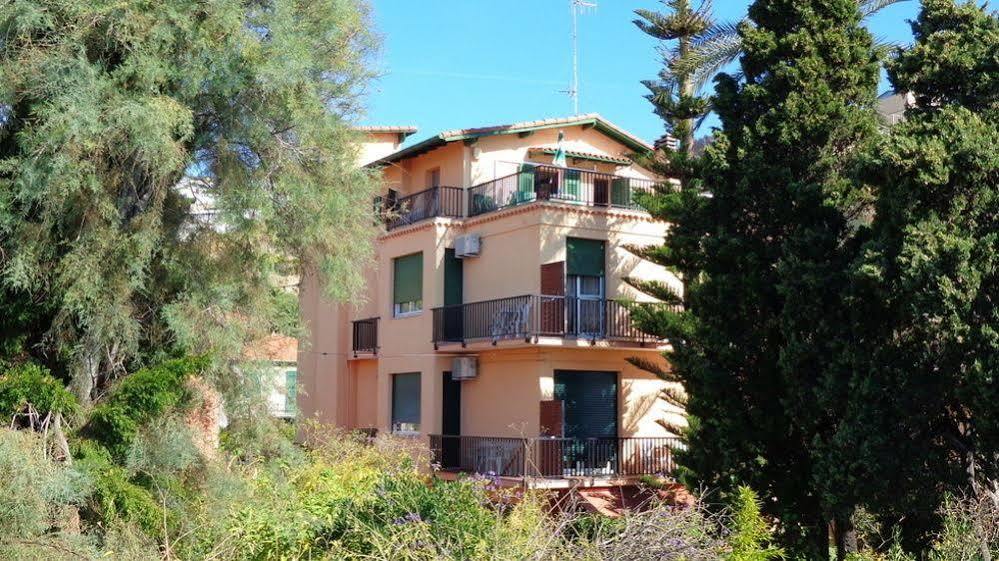Hotel Lora Rda Luxury Бордихера Екстериор снимка